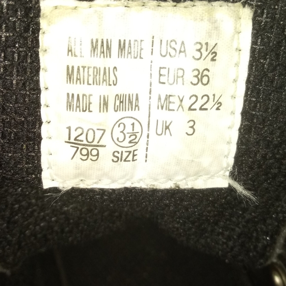 A pair of original Rugged Outback boots. - Picture 2 of 7